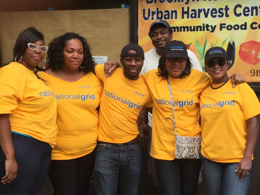 MauriSolages's tweet photo. Big shout out to @nationalgridus employee volunteers serving at Brooklyn Rescue Mission #PowerToServe #GridGood http://t.co/Ph6RWXMZxR