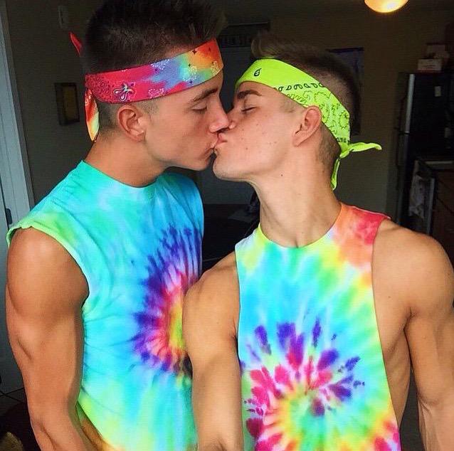 Cute_GayCouples's tweet photo. #cutegaycouples http://t.co/x4CX6AJc7T