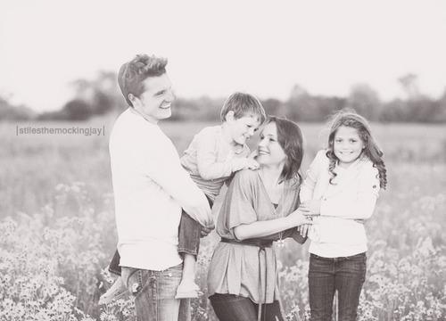 oscarsknight's tweet photo. Everlark toast babies 😍 http://t.co/YemZ1aUji2