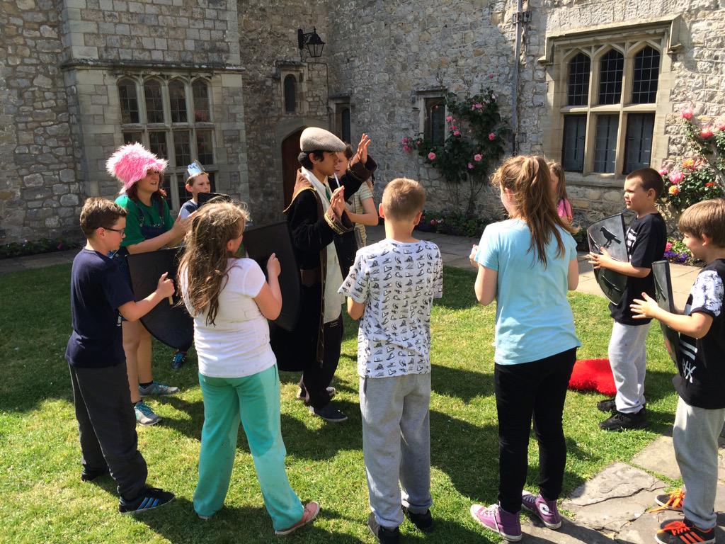 PeterLeaPrimary's tweet photo. We captured the Grimm Brother and taught him our new modern fairytale! #castleadventure #teamwinner http://t.co/kIDODbuCtI