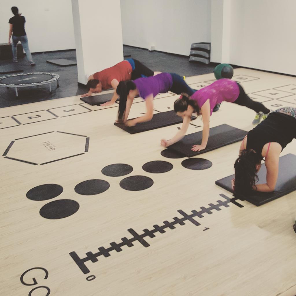 FitLifeStudio's tweet photo. #FitLifeStudio #plank #fitness #entrenamiento #training #fusiontraining #bogota #colombia #fusiontraining #functional http://t.co/3N1azrosnj