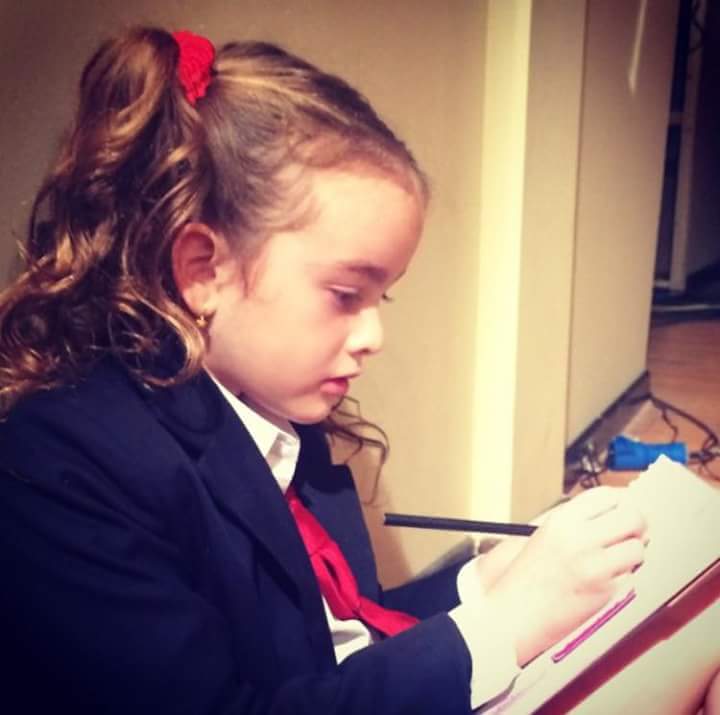 GiuliaInostroza's tweet photo. GRABANDO PAPA A LA DERIVA 👏👏🎉 http://t.co/vnKAF7Xom8
