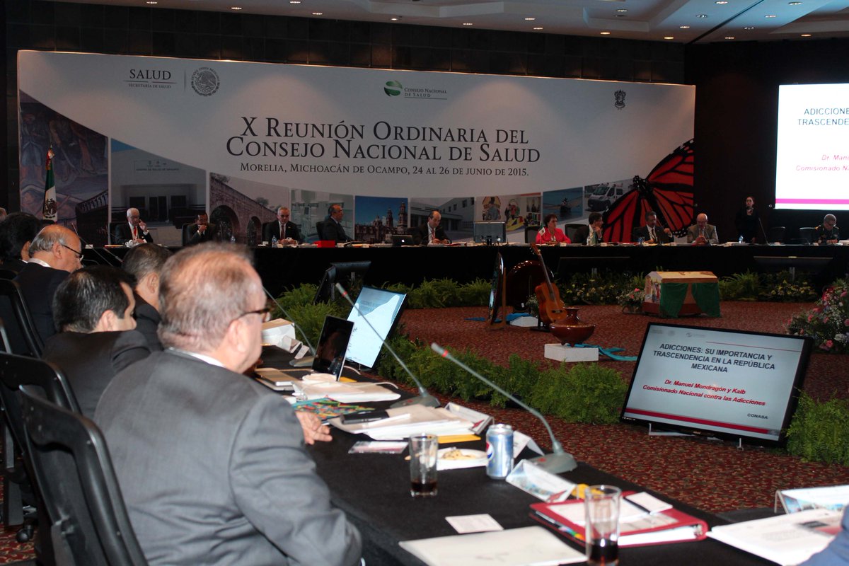 conasamamx's tweet photo. Dr. @mondragonykalb presenta "#Adicciones su importancia y trascendencia en la República Mexicana"  X Reunión #CONASA http://t.co/jDis2STbsO