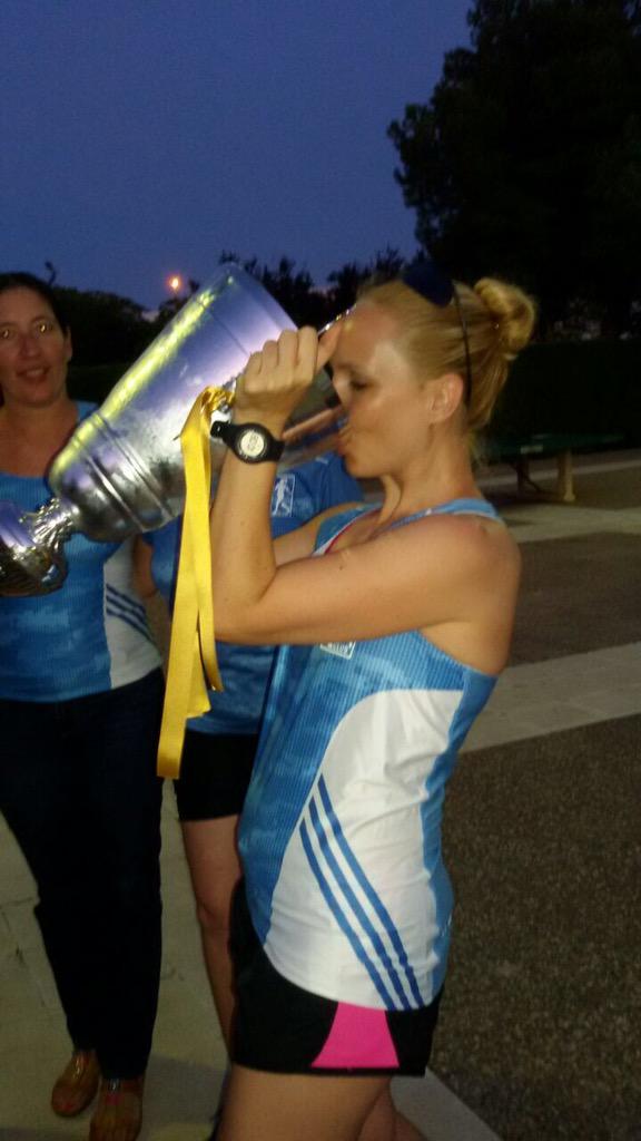 evicanm's tweet photo. Colofón final... copa al mejor equipo de la 10k Zaragoza Junio'15 @RETO10KWOMEN GRANDESSSSSS MIS CHICASSSSS http://t.co/hDf4bqxkU2