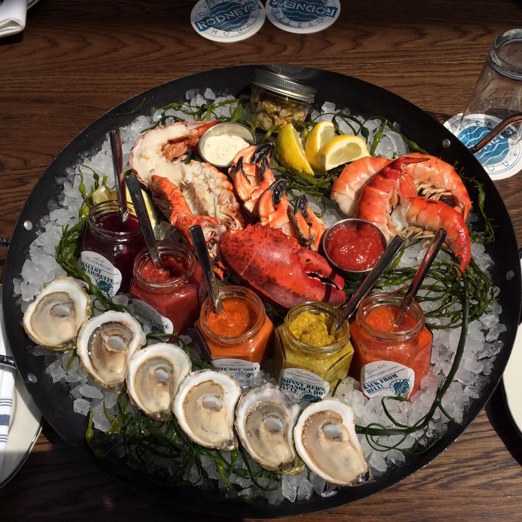 RodneysCalgary's tweet photo. Captains platter, available Thursday , Friday &amp; Saturday for 2-4ppl. 59-104$ #oysterstonecrablobsterprawnsmussles http://t.co/g1HsNDE9Cp