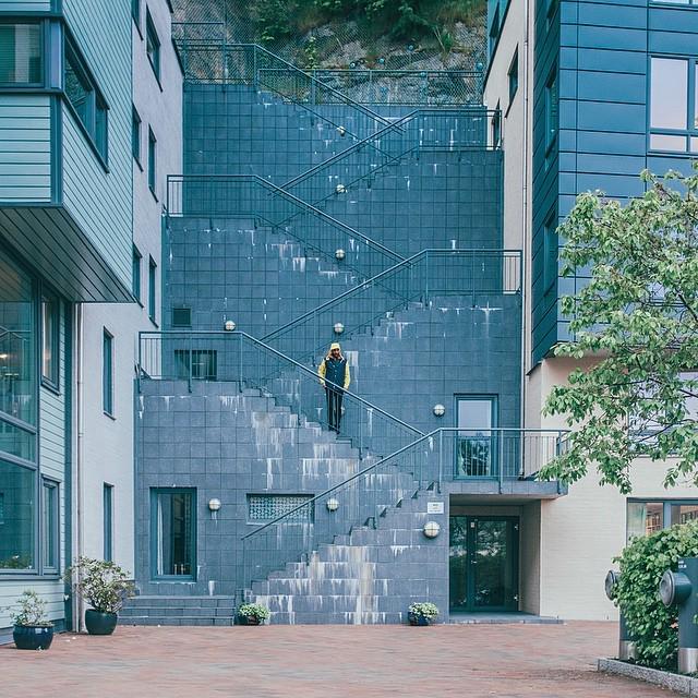 Zigzagging Vertically or the art of staying still. ((What a load if crap 😂))...Earlier this june in #bergen, #norwa…