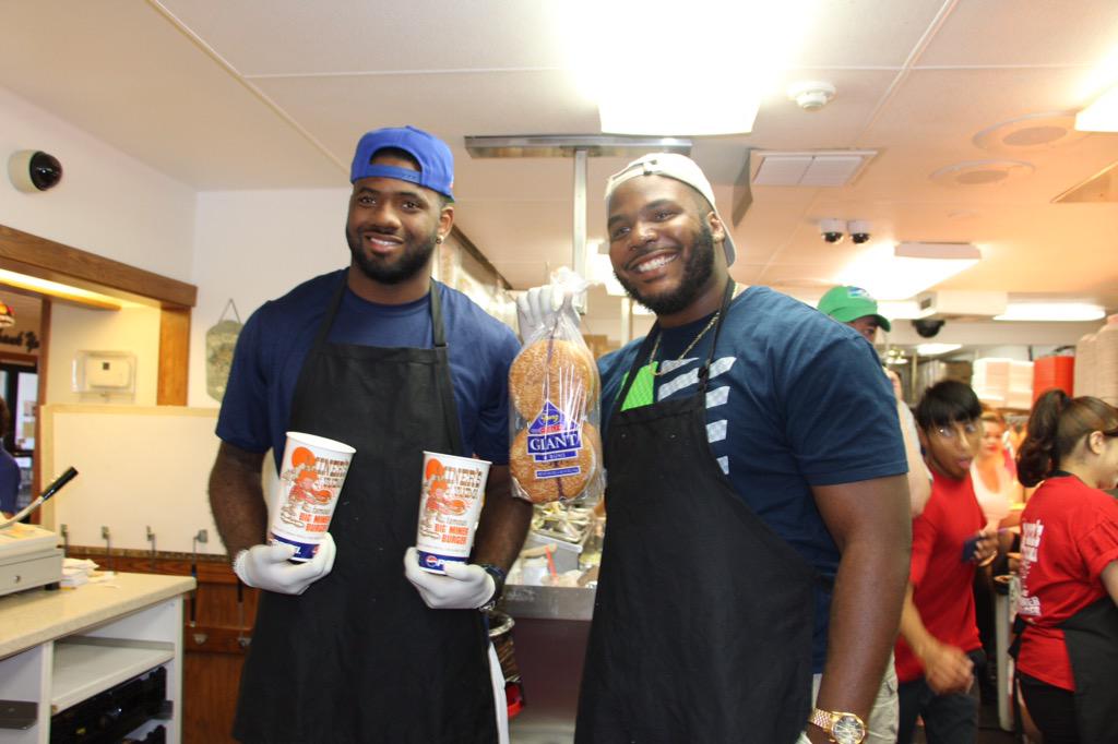 Seahawks's tweet image. Thanks for having us, @CityofYakima! ... These Miner's burgers are delish 🍔👌

#12Tour