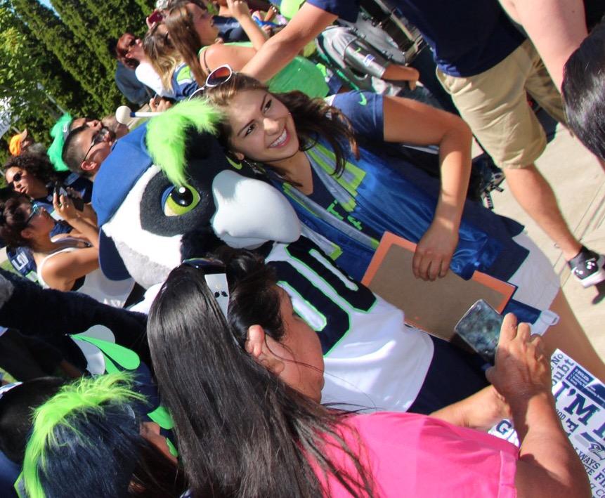 Seahawks's tweet image. Thanks for having us, @CityofYakima! ... These Miner's burgers are delish 🍔👌

#12Tour