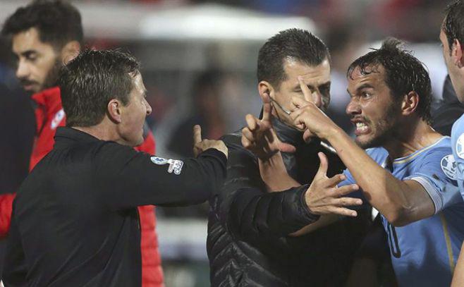 ElEspectadorUy's tweet photo. El juez brasileño, Sandro Ricci, no arbitrará más en el resto de la Copa América. http://t.co/kVrlc4H3mH http://t.co/6RDsLBySu1