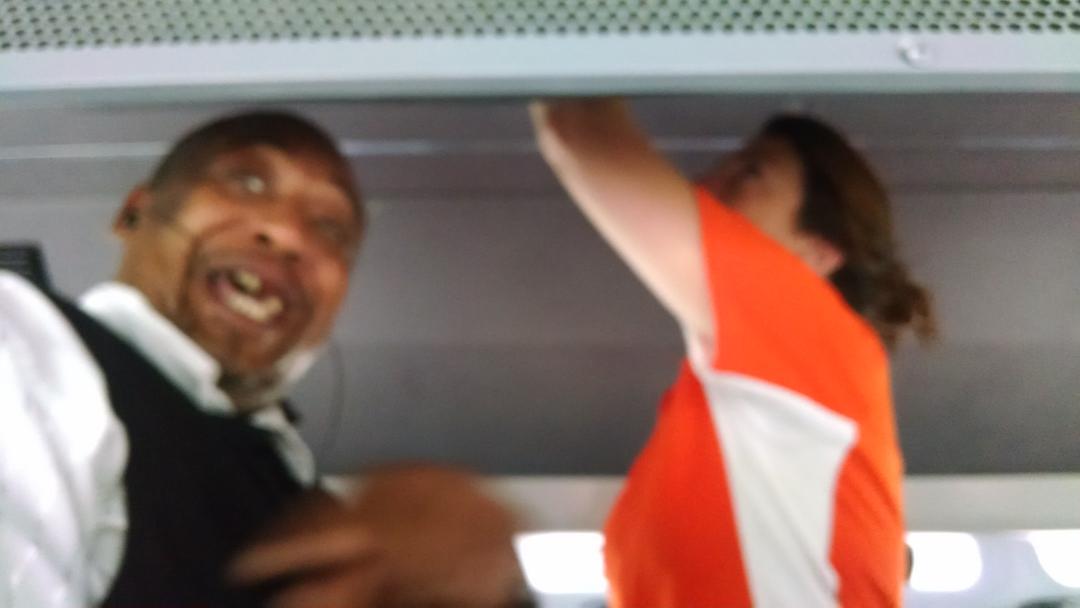 BobWill22's tweet photo. #dibatterup Thanks Janine for trying to fix the ac on the bus! It's getting hot in here! http://t.co/AimQHsPOKq