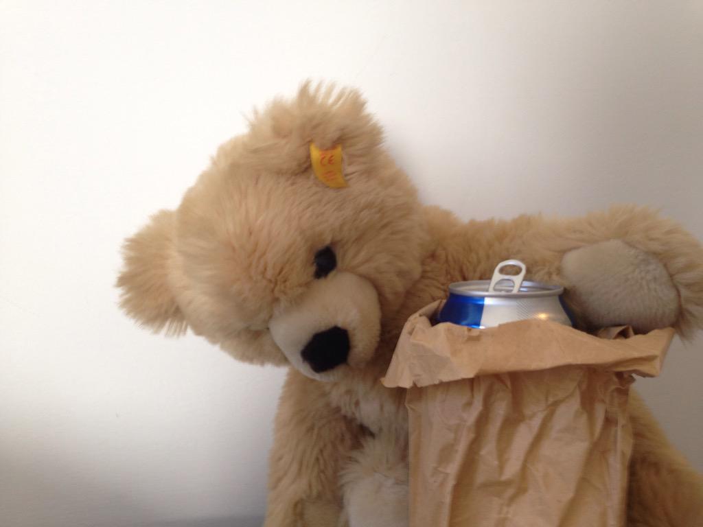 Ugo è il primo orsetto ad aggiudicarsi la birra omaggio del #TedParty al #PostMod! @TED_Ita