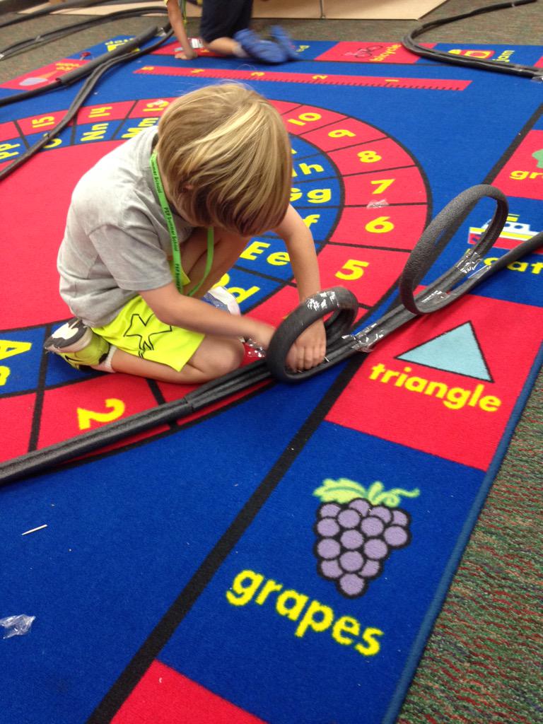 dshelto1's tweet photo. Roller coaster Fun!! #PISDPEPII http://t.co/SZfz2JJo3b