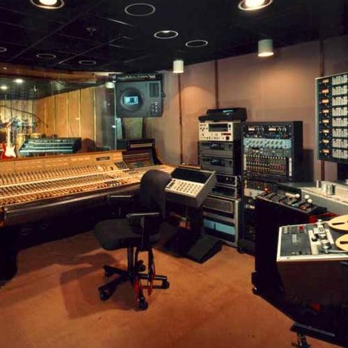 DCDCofficial's tweet photo. Mengenal Proses Mastering (Bagian 2) http://t.co/1xCGRw0wQZ #CoklatNews http://t.co/n0o87Alrsq