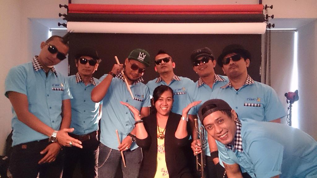 TipexBand's tweet photo. Setelah selesai interview di @KapanLagicom http://t.co/QF3bQvZKeB
