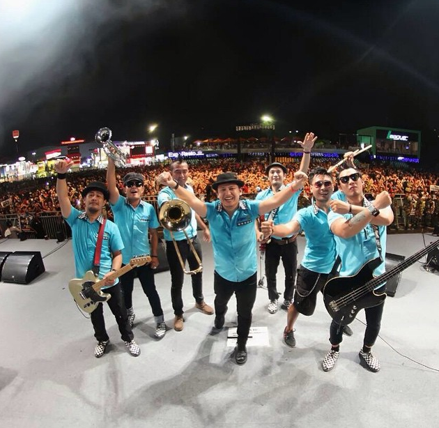 JakartaFairID's tweet photo. #TomorrowinJFK2015 @TipexBand nih bakalan memeriahkan Panggung Utama ! yuk Xfriends dateng yaaah ! http://t.co/OwsN9uoXPo