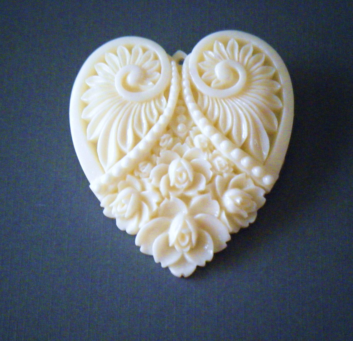 ruth50001's tweet photo. THE HANDMADE JEWELLERY SHOP for pretty heart &amp; flower brooches http://t.co/BkXgKQNgrs #eshopsUK http://t.co/OYoOb5cbHE