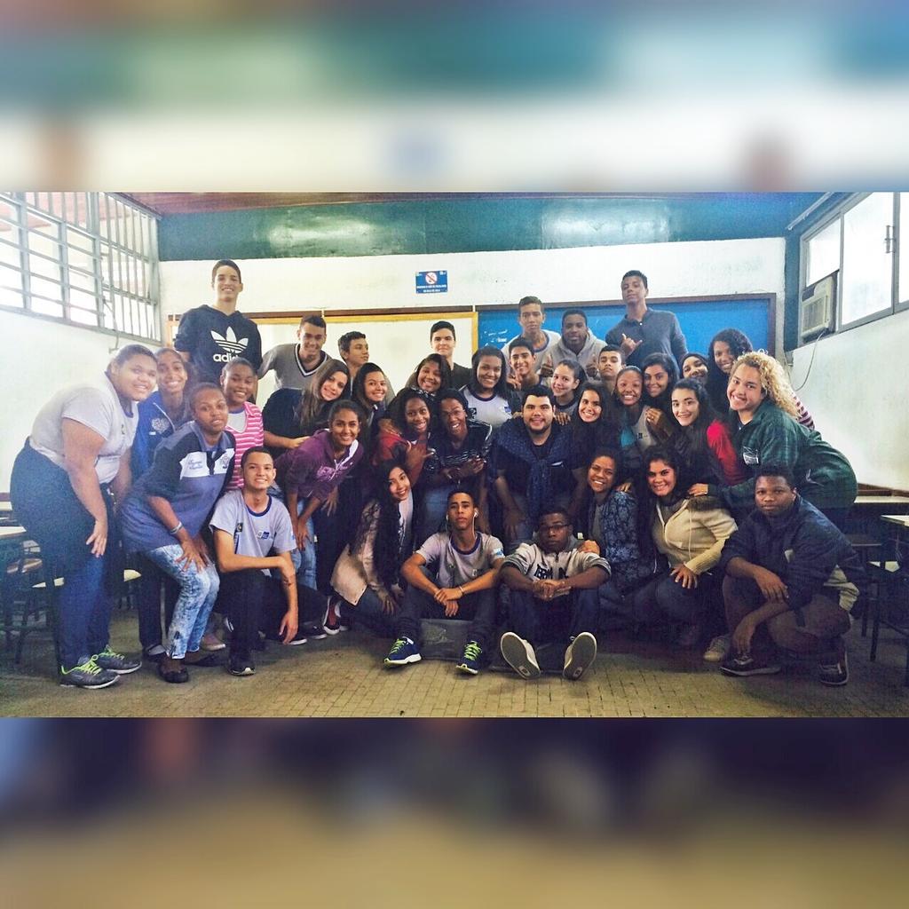 LorranySabrina1's tweet photo. @Pauloleandross de voltaaa 👏🙏
E uma foto pra comemorar 
#1002 #Cepef http://t.co/rX62FtD2aB