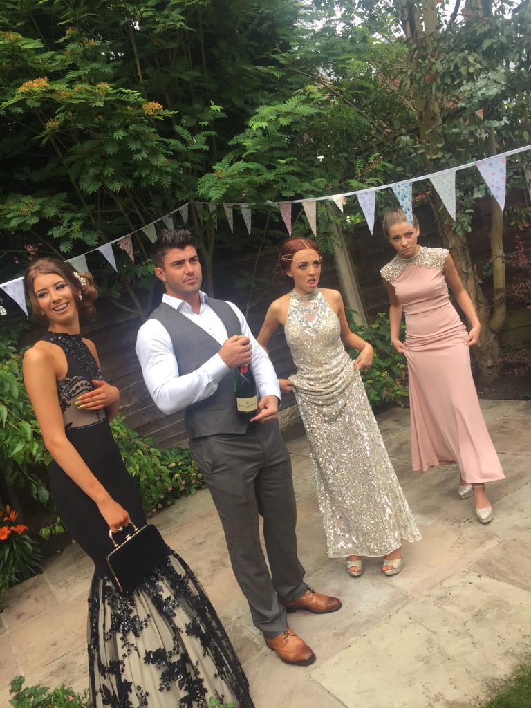 kateflossy's tweet photo. @Rogan_OConnor is escorting my niece to prom proud auntie kitty Kat xx 💖💖 xx http://t.co/215u8carCV