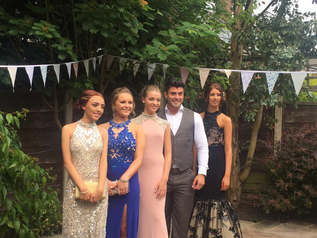 kateflossy's tweet photo. @Rogan_OConnor is escorting my niece to prom proud auntie kitty Kat xx 💖💖 xx http://t.co/215u8carCV