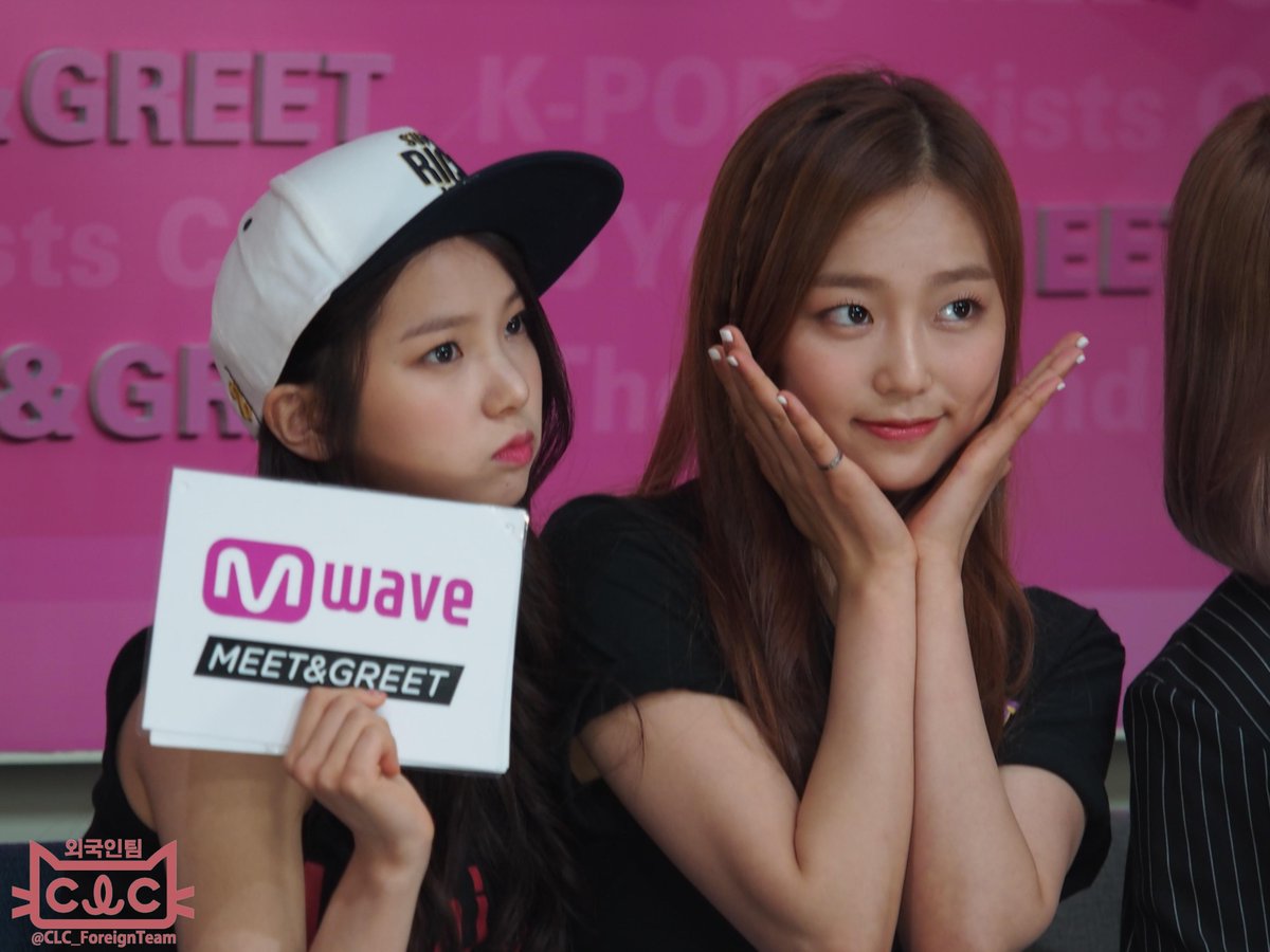 AurelliAzzhraNS's tweet photo. 150623 #장예은 #Yeeun #최유진 #Yujin #CLC #씨엘씨 #100일 #축하해~~~~~ #사랑해~~~~~ #100DaysWithCLC @ Mwave Meet & Greet @CUBECLC http://t.co/5VL3aNqBuL