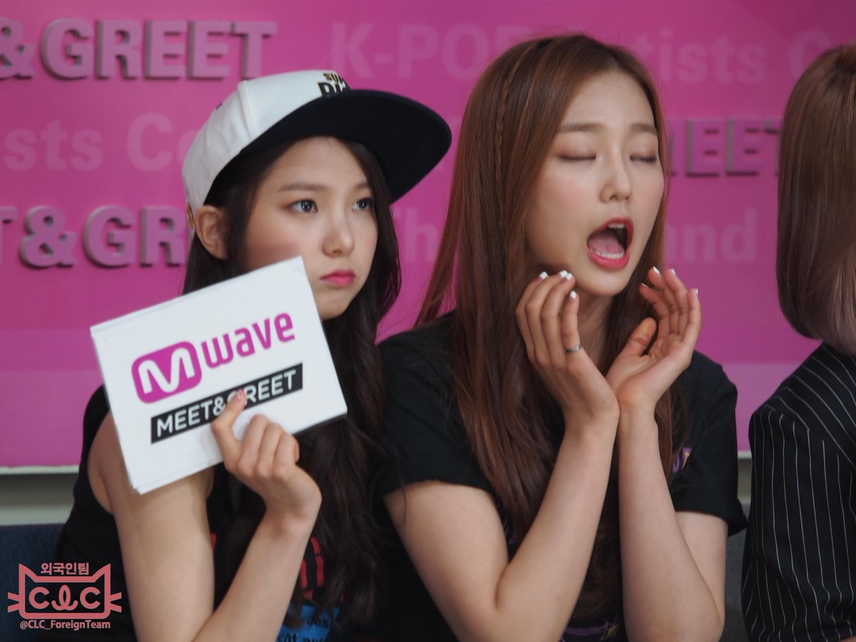 AurelliAzzhraNS's tweet photo. 150623 #장예은 #Yeeun #최유진 #Yujin #CLC #씨엘씨 #100일 #축하해~~~~~ #사랑해~~~~~ #100DaysWithCLC @ Mwave Meet & Greet @CUBECLC http://t.co/5VL3aNqBuL