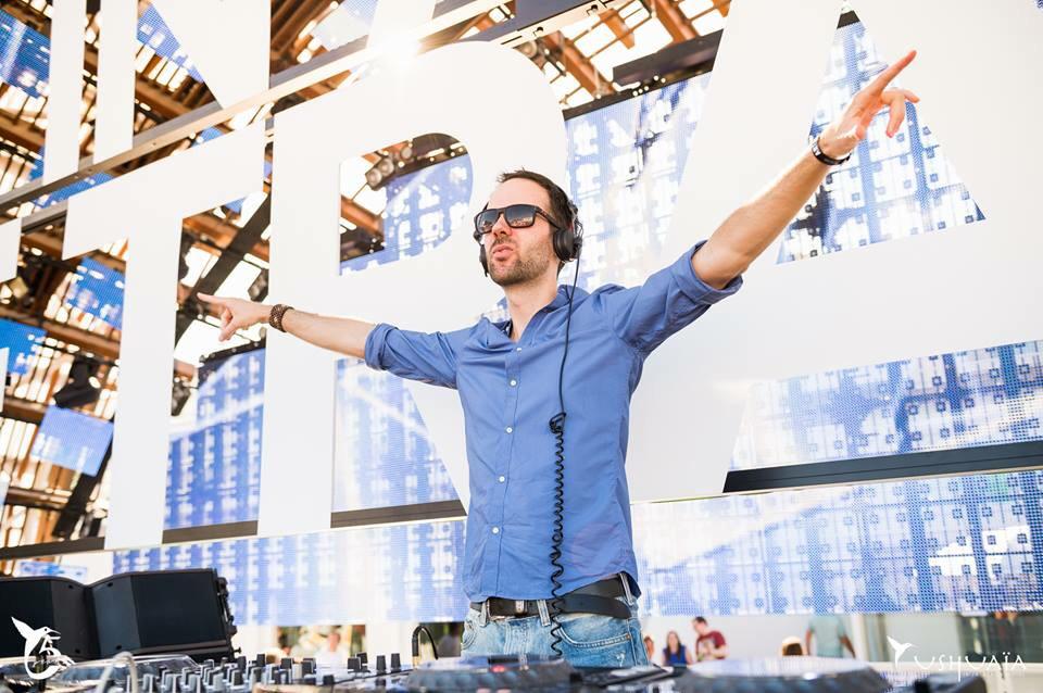 ushuaiaibiza's tweet photo. Taking over @asot #OpeningParty is @marksixma on the main stage #ASOTIBIZA #Ibiza http://t.co/qbvBX0OyYa