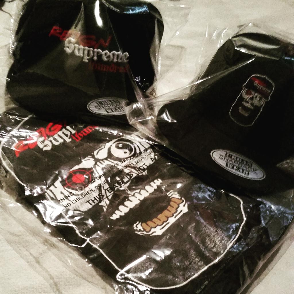 ReignSupreme100's tweet photo. HAT AND TSHIRT COMBO OUT NOW HOLLA ✊💯 http://t.co/c3Tyek1LLZ