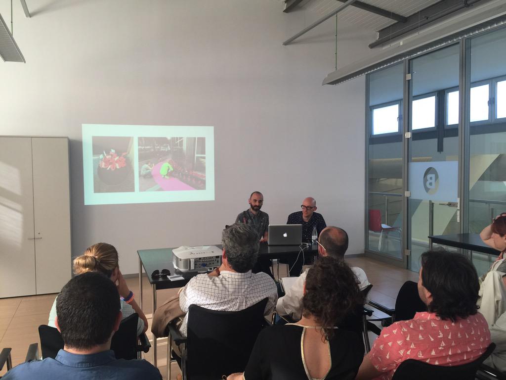 irunesaiz's tweet photo. En la charla de @toormix escuchando su última accion con caca #muchamierda :) http://t.co/BWFYnZ8iC5