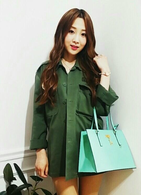 [PIC]
Jiae per 'Black Martine'.
▶ m.blog.naver.com/lonelyshoes/22…