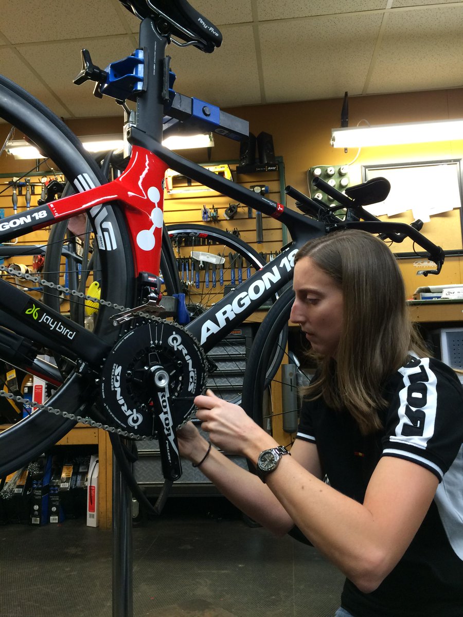 MavMulti's tweet photo. #TBT to January. @ROTOR_bike Lead Sports Scientist @ChristieROTOR dialing in our #Qrings & #PowerLT. Thx Christie! http://t.co/oFwiPcS3iL