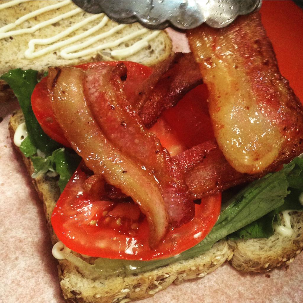 cornerofvermont's tweet photo. B.L.T.  #farmtotable #goodeats #summerfood http://t.co/3F9pB0digB