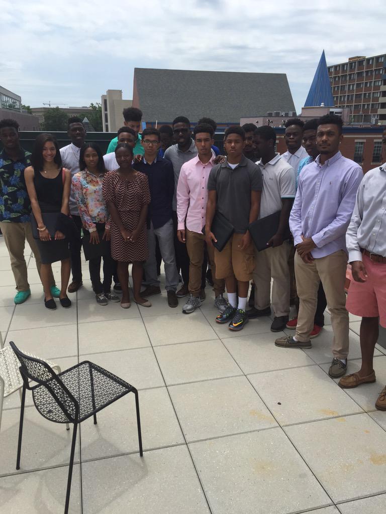 MrCBenjamin's tweet photo. The future is now! Got to talk some believers today. @Link2DC #knowyourWHY http://t.co/WcXSLrVR58