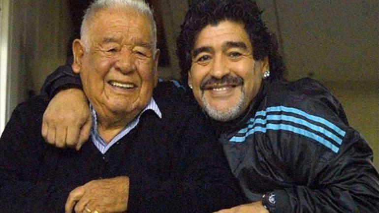 mauro_ferrara's tweet photo. Descansa en paz #dondiego #qepd #chitoro // #fuerzadiego #maradona CC @dalmaradona http://t.co/8V5uA12W47