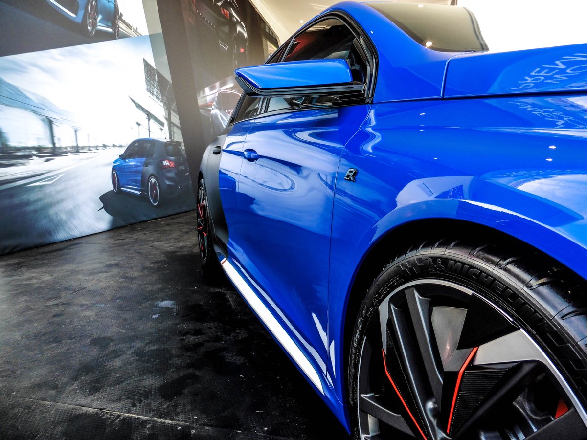 SteveHindle's tweet photo. #FOS As well as the brilliant #308GTi, @PeugeotUK are also showcasing the beautiful #308R Hybrid Concept #PeugeotLive http://t.co/ybnLnPORLN