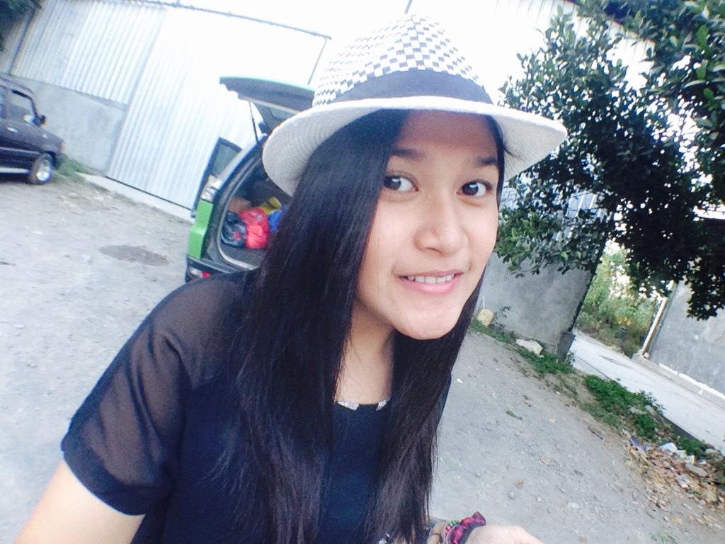sarihogi's tweet photo. Jelong2 http://t.co/yv38SliQFk
