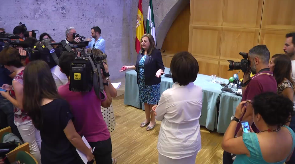 wikono's tweet photo. MÁGENES WIKONO:La directora de la @alhambracultura defiende su inocencia.Imágenes disponibles:http://t.co/FIbLn9fKfN http://t.co/HCpSissCZ2