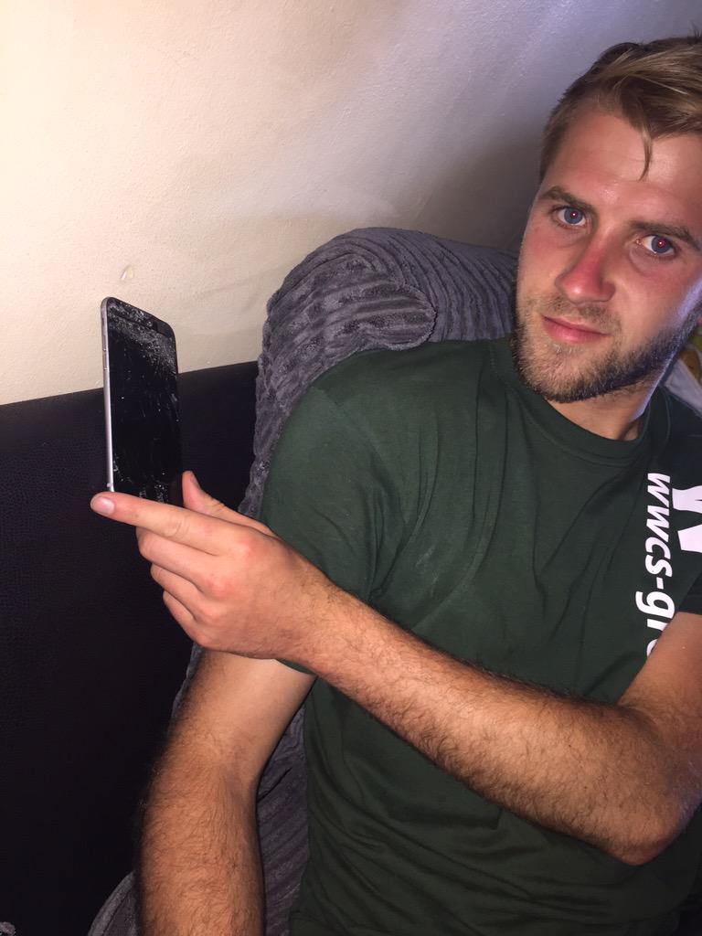 Rebeccabailey25's tweet photo. # had a paddy after an argument @Mobilescouk http://t.co/2ZXfUnR23d
