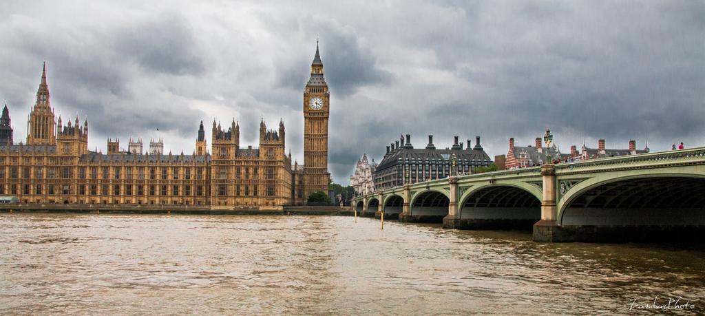 ZambazPhoto's tweet photo. #London de nuit avec #Canon70D et objectif #Sigma @sigmahq http://t.co/SgfVjpJT32