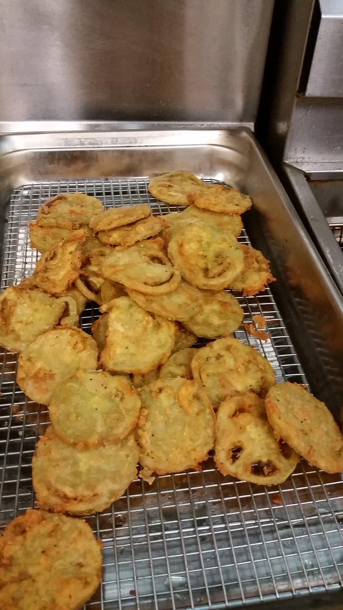 OakHillsED's tweet photo. Nothing says the South quite like Fried Green Tomatoes @OakHillsMC #FrontierCulture #NotJustAnother http://t.co/pXN2QQvo0U