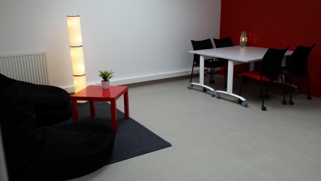 MarionOellers's tweet photo. Visite de la nouvelle pépinière d'entreprise de Douvres : Le Transfo.  Ouverture en septembre http://t.co/ziSCcRwCWH