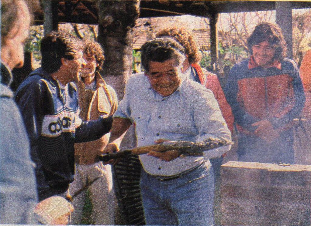 fucklucoh's tweet photo. ⚽ El padre del más grande de todos los tiempos ,gracias por tanto #Chitoro #DonDiego ⚽ http://t.co/fFOU62ilRM