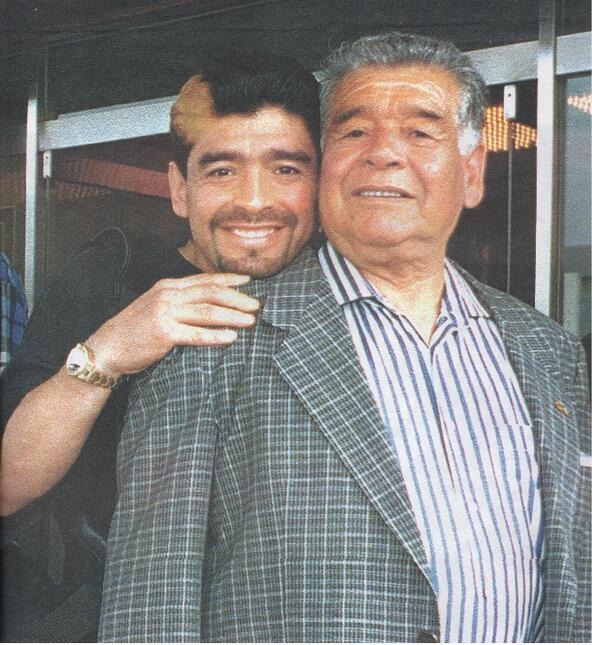 fucklucoh's tweet photo. ⚽ El padre del más grande de todos los tiempos ,gracias por tanto #Chitoro #DonDiego ⚽ http://t.co/fFOU62ilRM