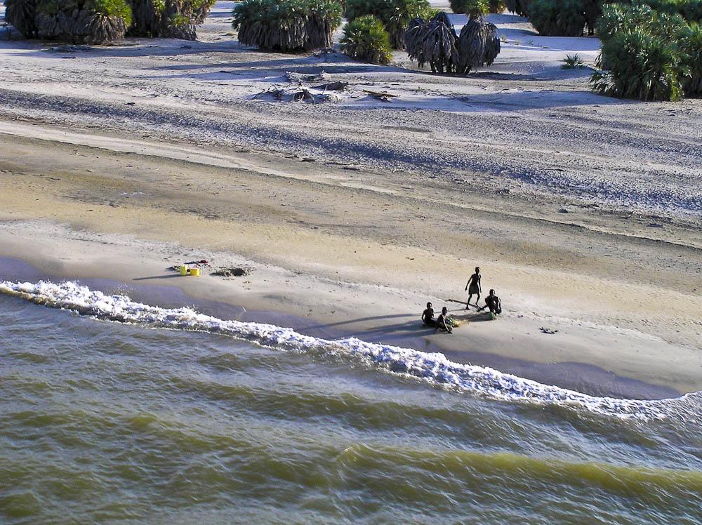 Will the World Take Action to Stop the Destruction of #LakeTurkana? My HuffPo alert on  intlrv.rs/1LrYYoM