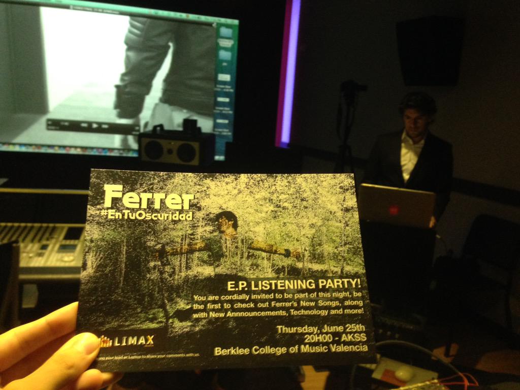 FSaalfeld_Music's tweet photo. A punto de empezar el lanzamiento de #EnTuOscuridad , enhorabuena @ferrermusica http://t.co/8Ow6WDRntF