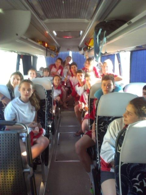 FECLEBA's tweet photo. Selección Castilla y León de regreso del Camp España Escolar ganó hoy a Canarias infantil y a Murcia cadete. http://t.co/AYAc6swsPE