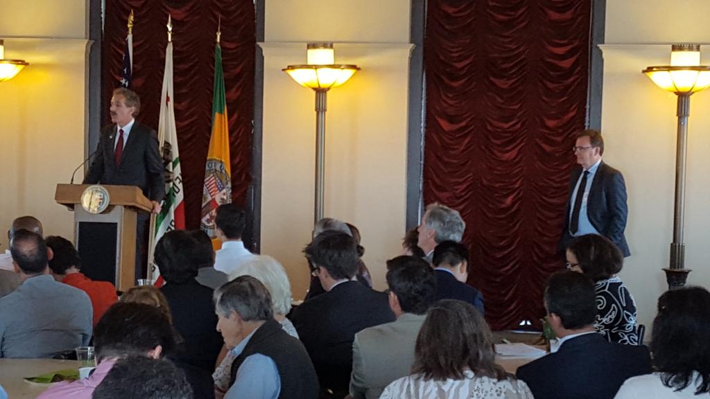 willwrightreads's tweet image. LA City Attorney @Mike_Feuer impromptu appearance at #p2pla - invites us to engage w/ his office on climate change.