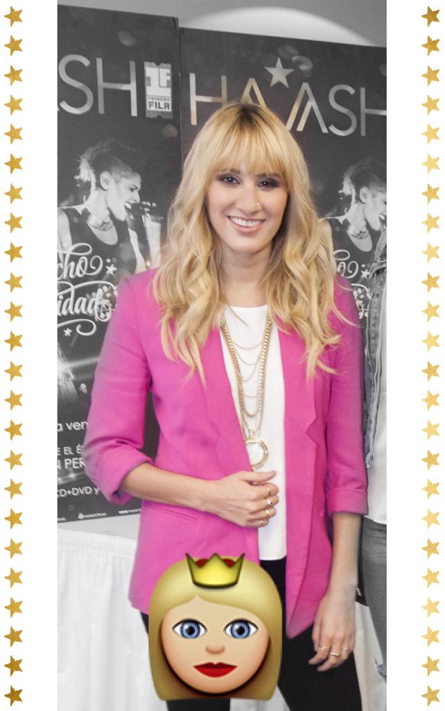 HaAshCdJuarez's tweet photo. Hanna queen👸🏼 #HBDHannaHaAsh te amamos todos 😍❤️❤️ http://t.co/hZuEk6lPrR