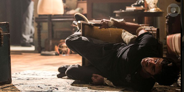 tvglobo's tweet photo. Ué, não inventaram ainda um golpe de Muay Thai sentado e amarrado?! #Malhação http://t.co/g3LCcFLsOw