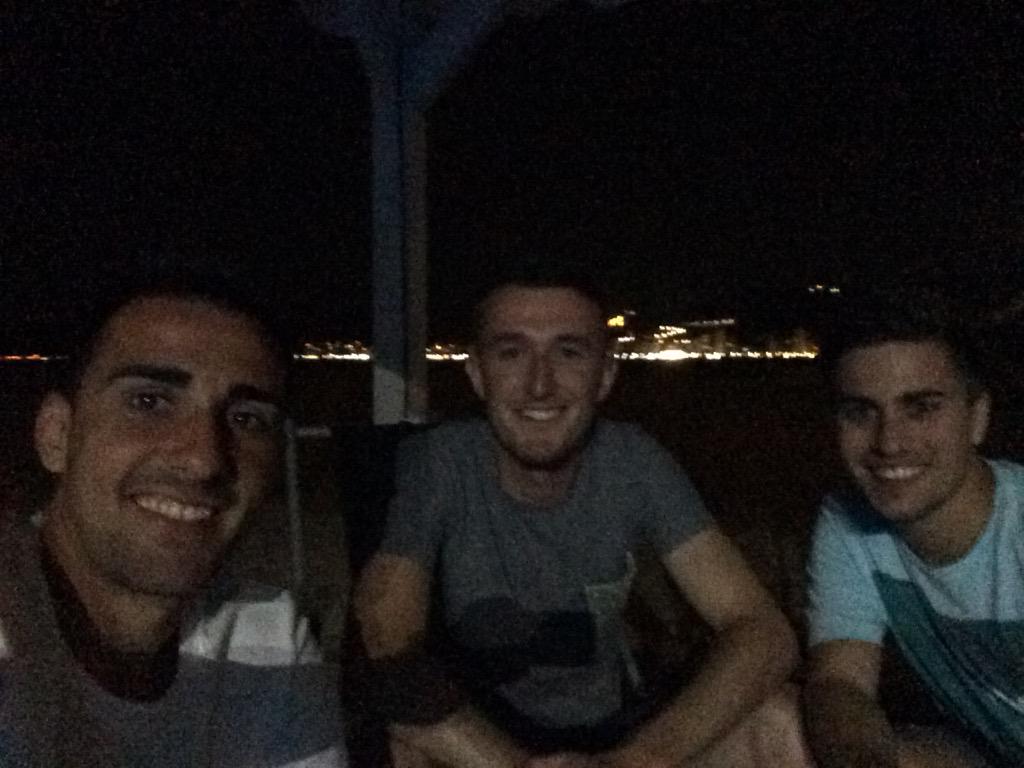 simiich10's tweet photo. En Aloha! #relax!! 🌴🌙 @paco_alcacer #Puchy http://t.co/RKHyDXw3t7