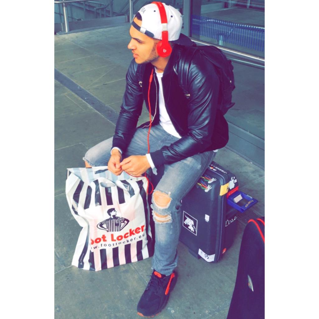 Frenzee's tweet photo. Your style introduces you before you even speak. #AirportFlow ✈️ http://t.co/Y12aFIJXYN